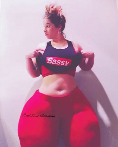 Miss randalin exposing booty