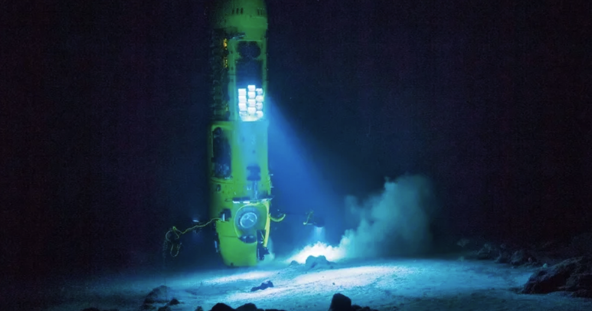 Submarino ruso logra sumergirse hasta lo más profundo del océano