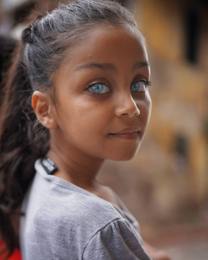 Fotógrafo captura la belleza de los ojos de niños que brillan como gema