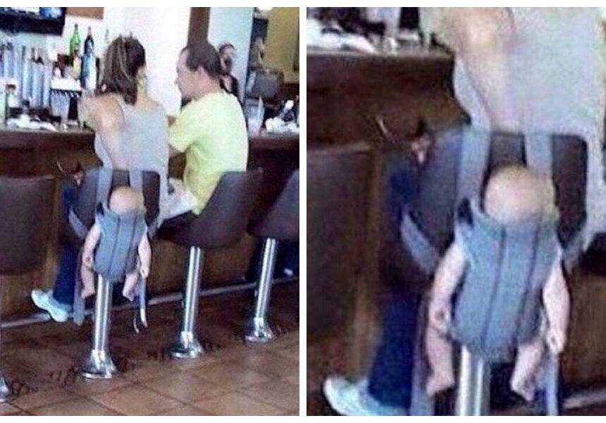 Madre cuelga a su bebé de meses en una silla del bar para ella poder beber tranquila