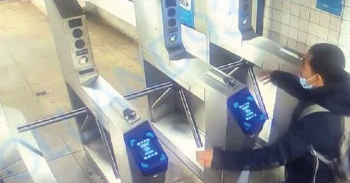 Por no pagar boleto: hombre fallece en el metro intentando saltar los torniquetes
