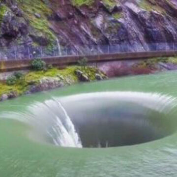 Hacen volar un dron dentro del enigmático agujero del lago Berryessa en California
