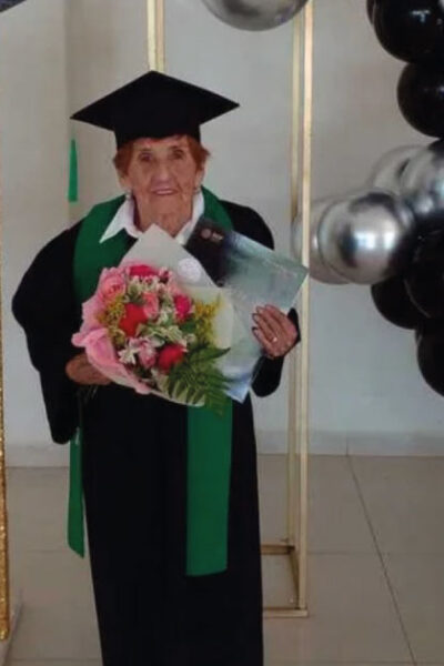 Abuela termina bachillerato a los 84 años: No hay edad para cumplir sueños: