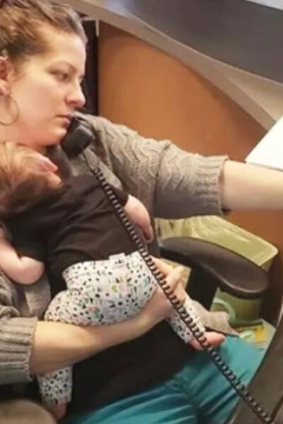 Jefe la descubre en el trabajo con su bebé y le toma una foto que se hizo viral