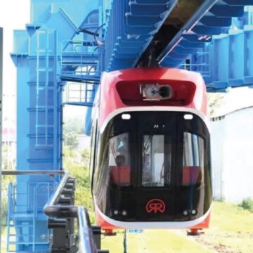 China crea el primer “tren celestial” el cual flota por la ciudad sin gastar energía.