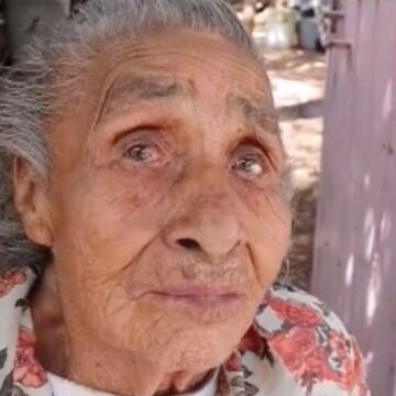 Abuelita de 97 años llora el abandono de sus 16 hijos