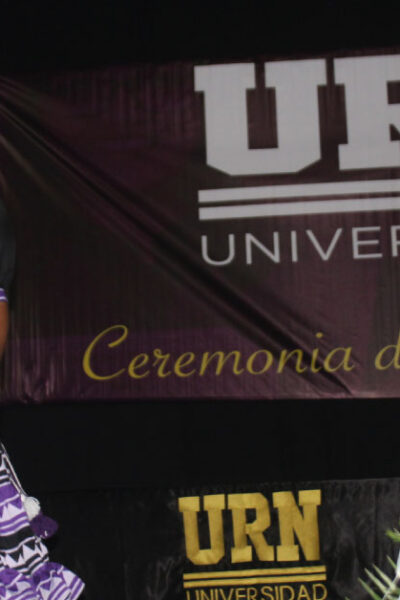 Mujer indígena rarámuri se graduó como abogada en México