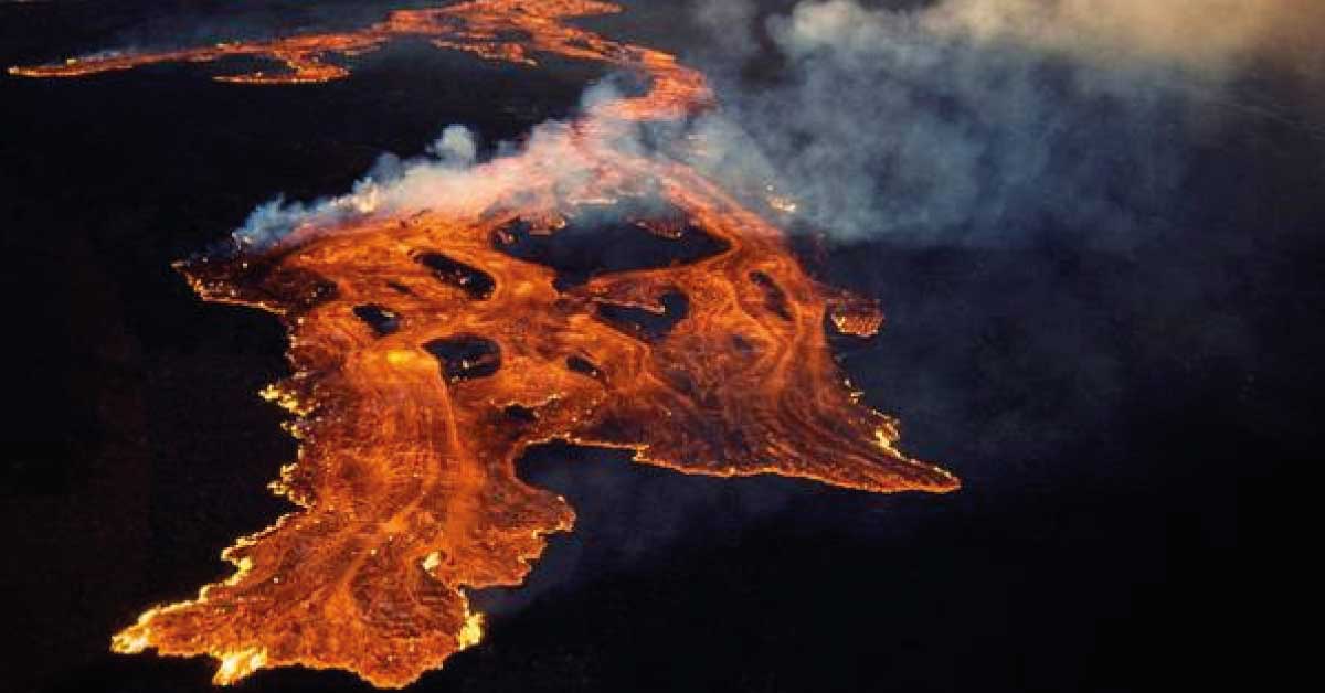 El volcán más grande del mundo entra en erupción: así se ve el Mauna Loa de Hawái