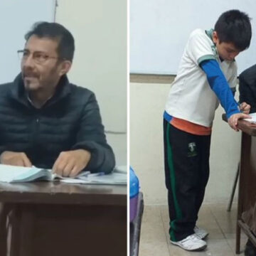 Alumna llevó a su HIJO a su escuela y el maestro lo ayudó a hacer su tarea