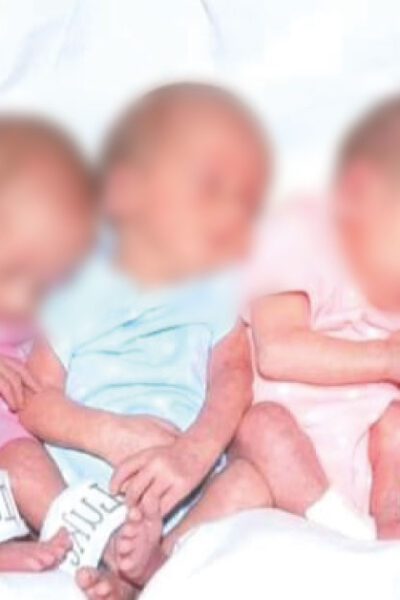 Papas de quintillizos deciden dar a 4 de sus bebés y desatan la furia de miles en redes